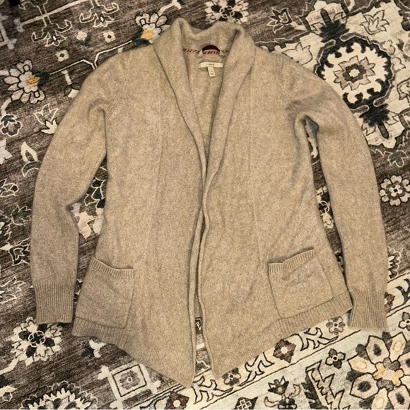 Banana Republic Sweaters - Banana Republic tan Heritage 100% Cashmere Cardigan with pockets